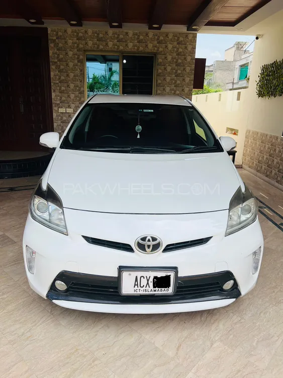 Toyota Prius 2013 for Sale in Sahiwal Image-1