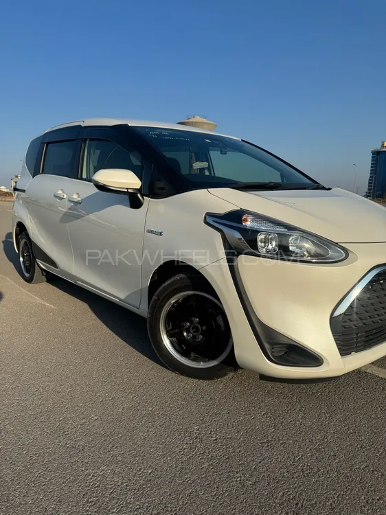 Toyota Sienta 2019 for Sale in Peshawar Image-1
