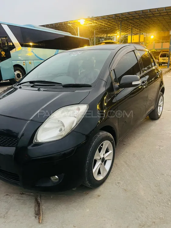 Toyota Vitz 2010 for Sale in Mardan Image-1