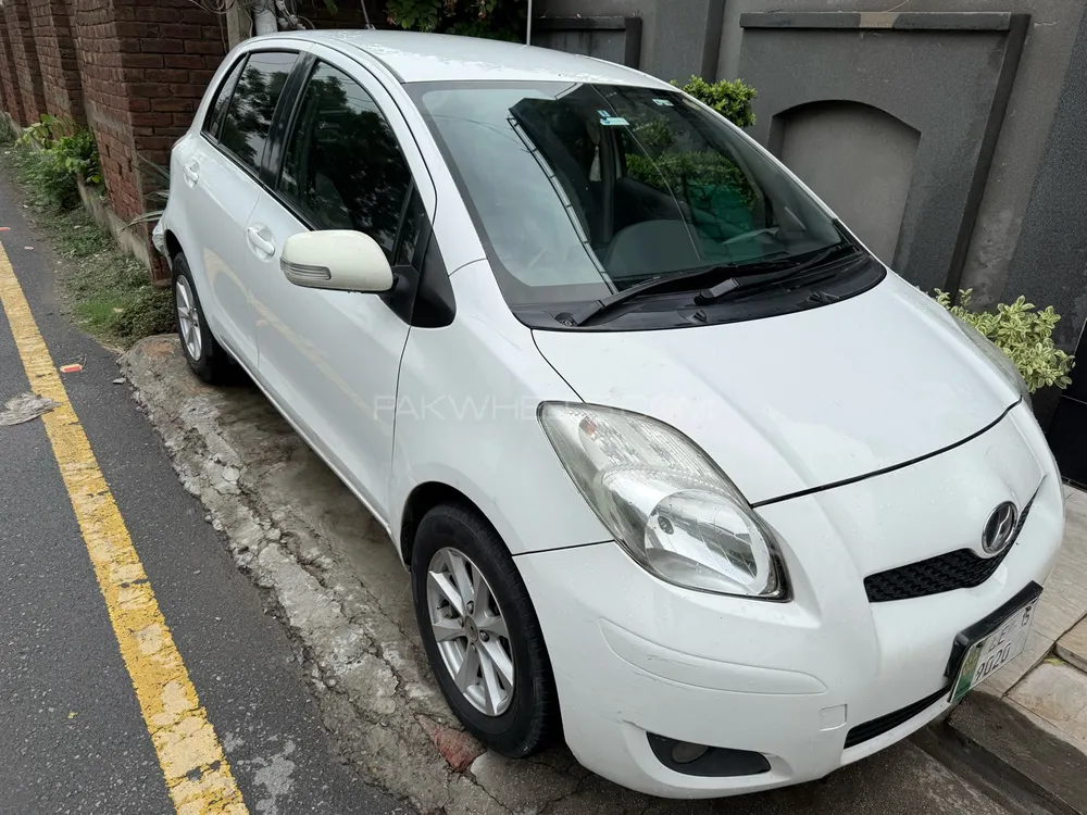 Toyota Vitz 2011 for Sale in Lahore Image-1