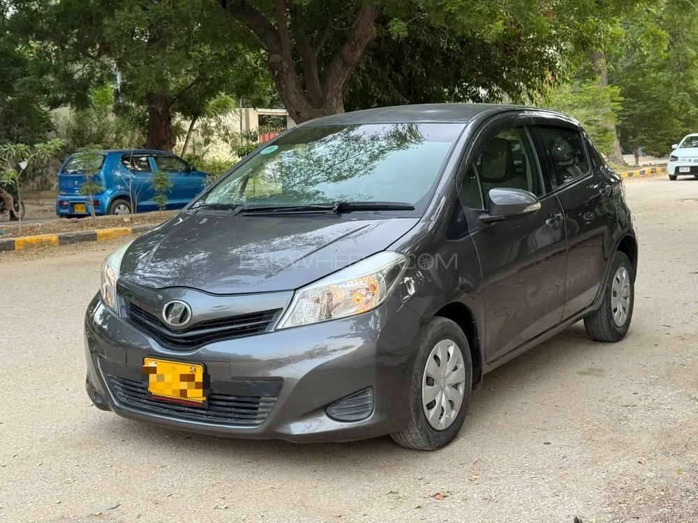 Toyota Vitz 2014 for Sale in Karachi Image-1