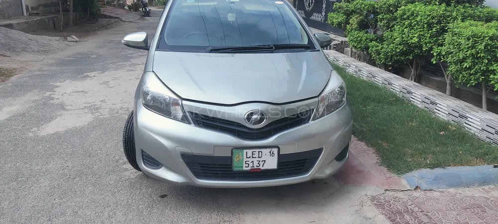 Toyota Vitz 2013 for Sale in Sahiwal Image-1