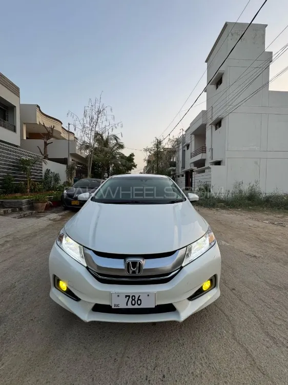 Honda Grace Hybrid 2015 for Sale in Karachi Image-1