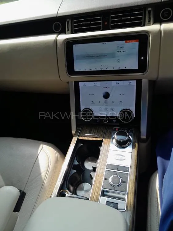 Range Rover Vogue 2018 for Sale in Lahore Image-1