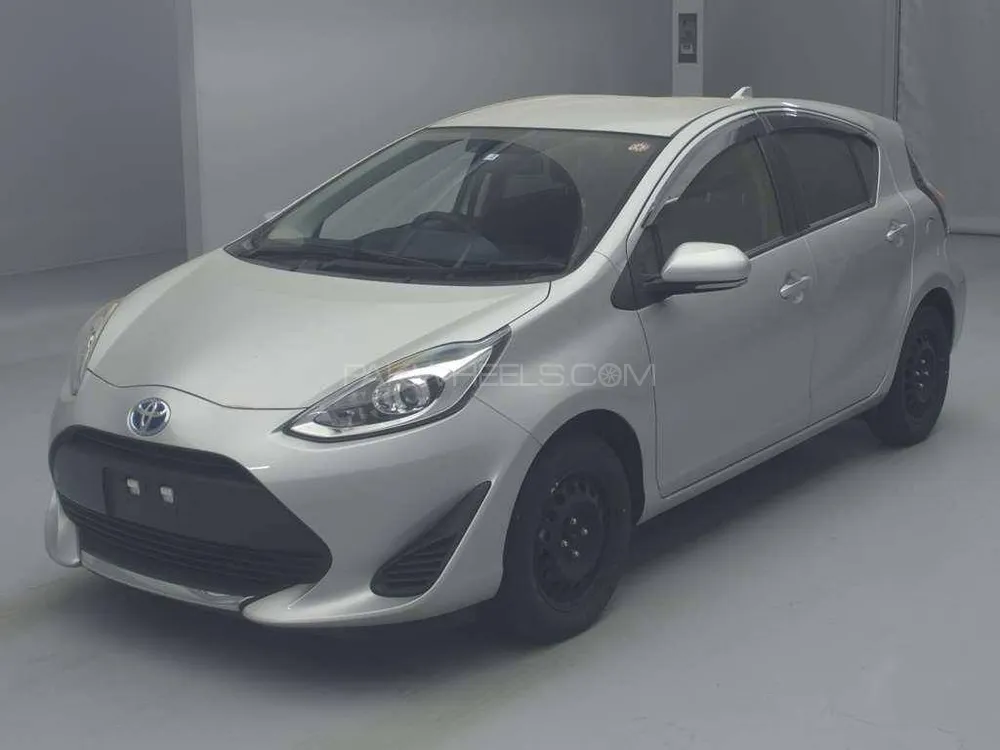Toyota Aqua 2021 for Sale in Peshawar Image-1