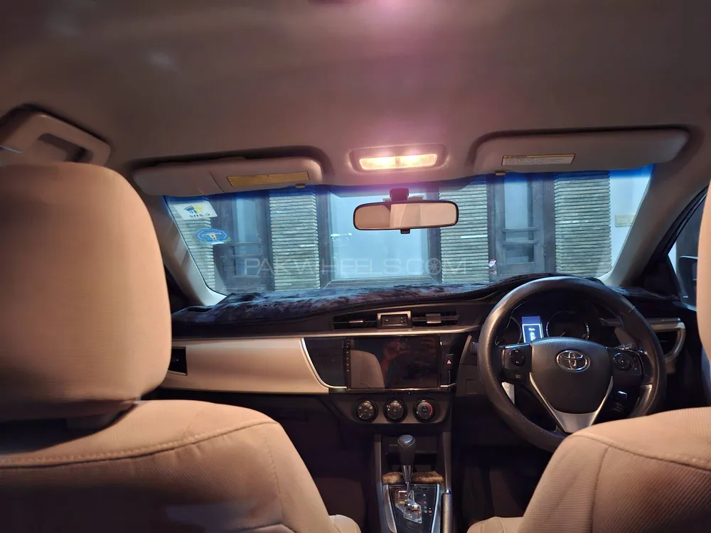 Toyota Corolla 2016 for Sale in Karachi Image-1