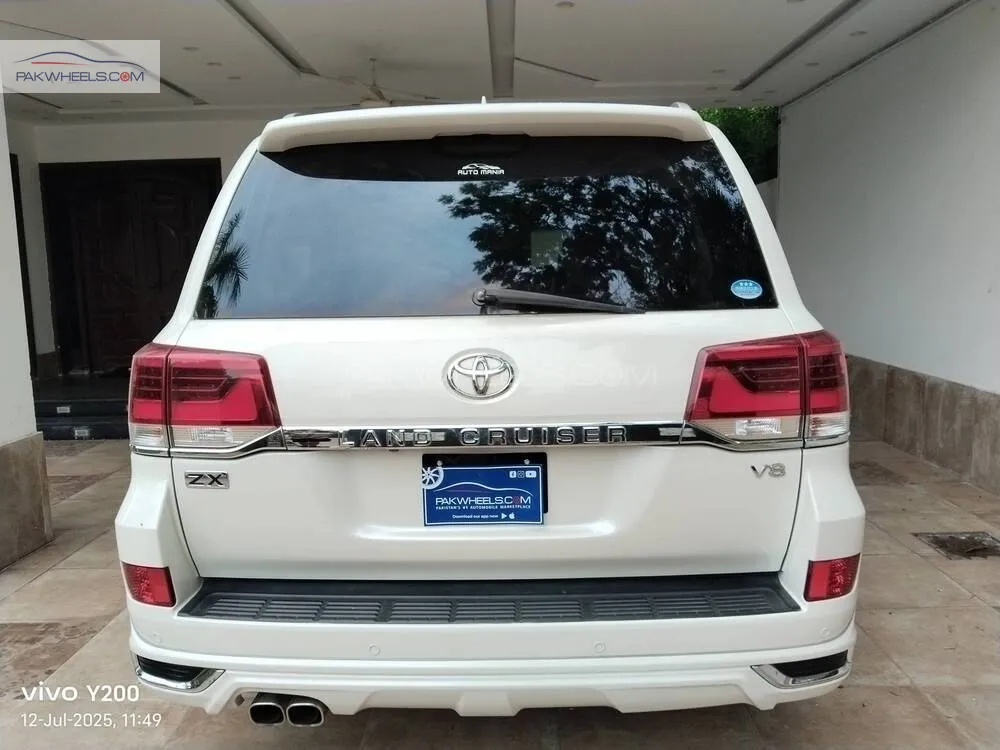 Toyota Land Cruiser 2016 for Sale in Lahore Toyota Land Cruiser 2016 for Sale in Lahore Image-6