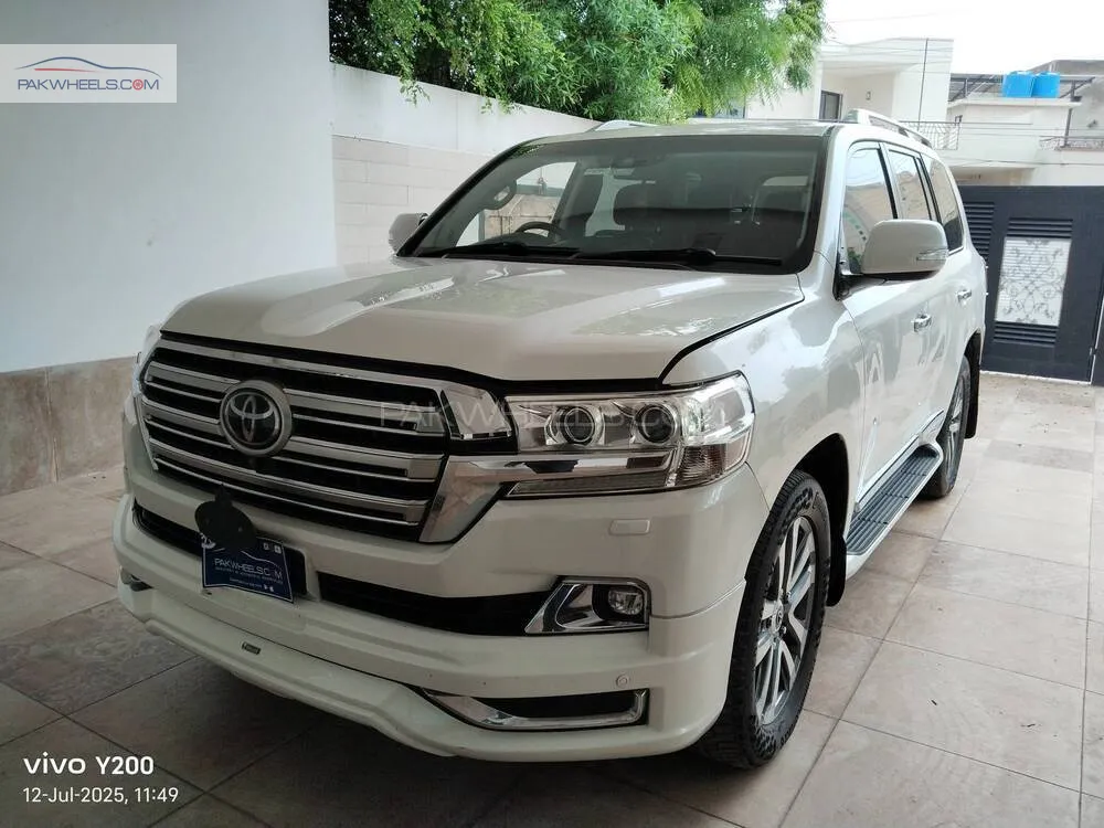 Toyota Land Cruiser 2016 for Sale in Lahore Toyota Land Cruiser 2016 for Sale in Lahore Image-3