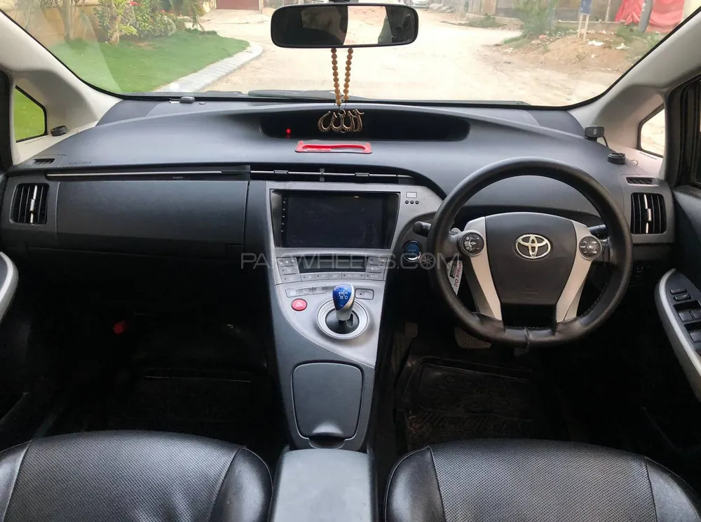 Toyota Prius 2013 for Sale in Karachi Toyota Prius 2013 for Sale in Karachi Image-8