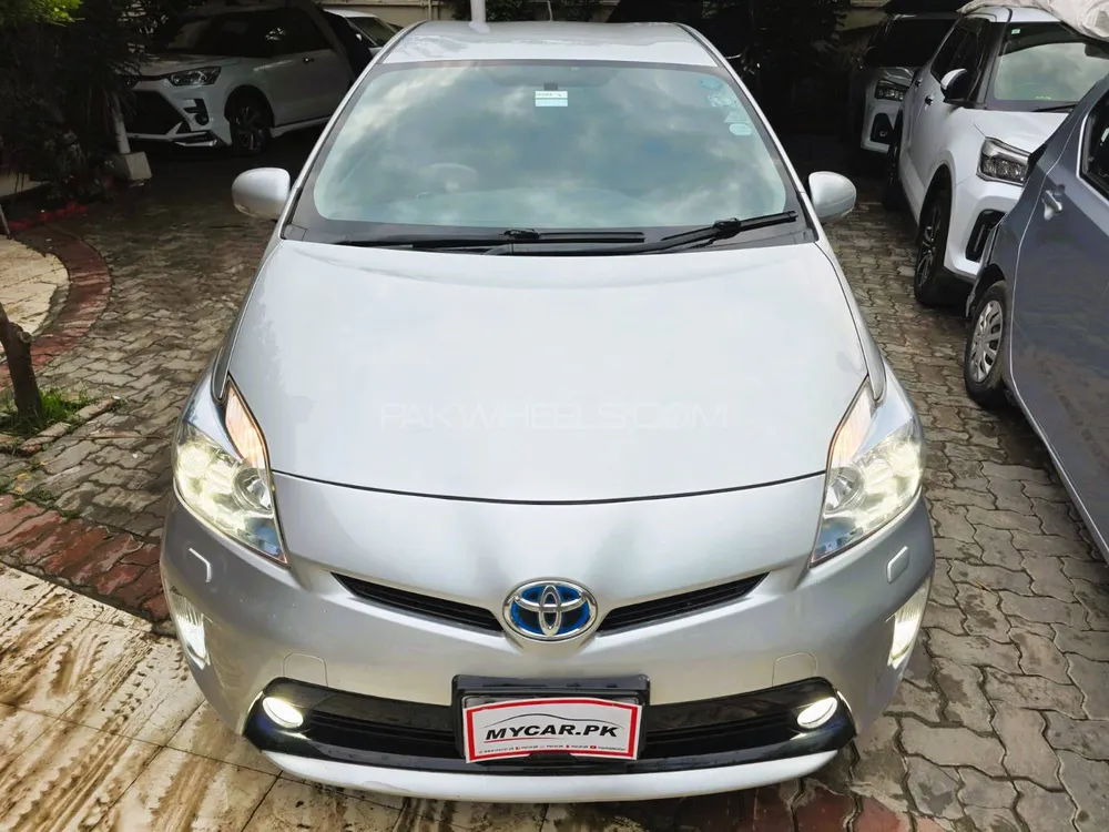 Toyota Prius 2015 for Sale in Lahore Image-1