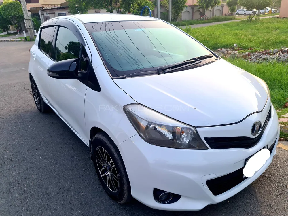 Toyota Vitz 2011 for Sale in Gujranwala Image-1