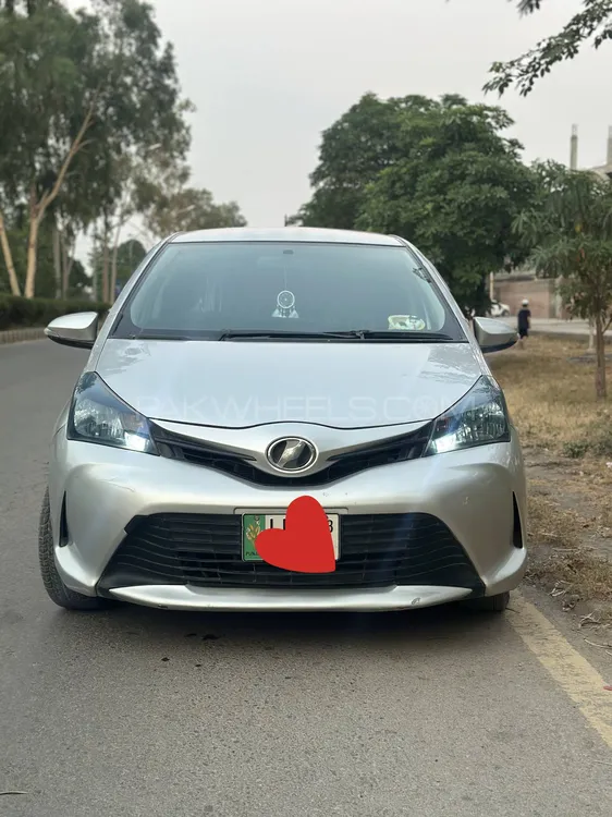 Toyota Vitz 2014 for Sale in Peshawar Image-1