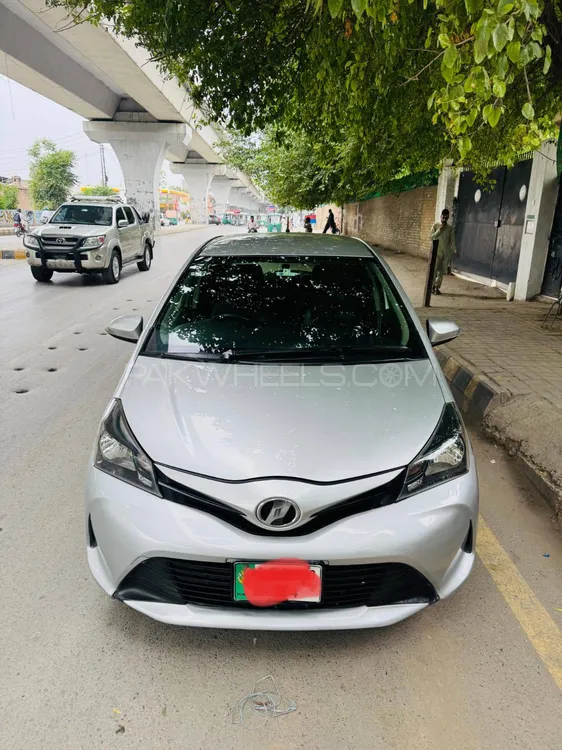 Toyota Vitz 2015 for Sale in Peshawar Image-1