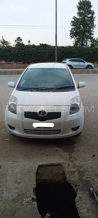 Toyota Vitz 2007 for Sale in Mardan Image-1