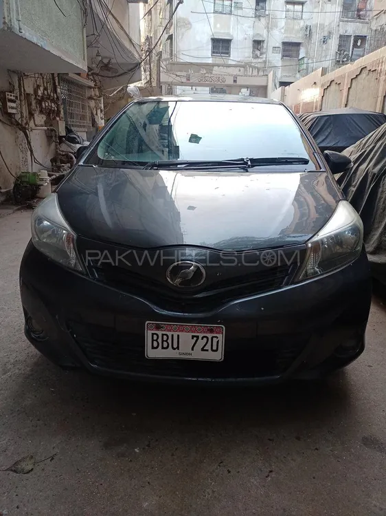 Toyota Vitz 2011 for Sale in Karachi Image-1
