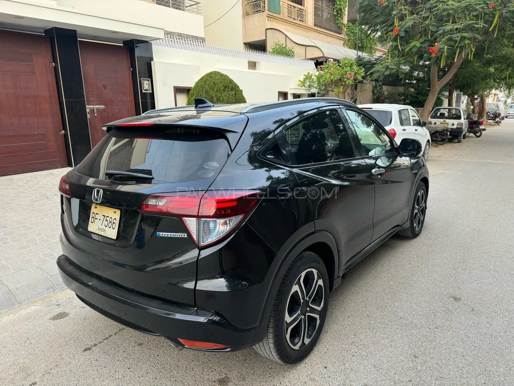 Honda Vezel 2015 for Sale in Karachi Image-1