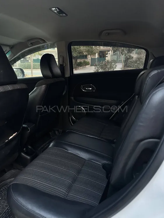 Honda Vezel 2015 for Sale in Islamabad Image-1