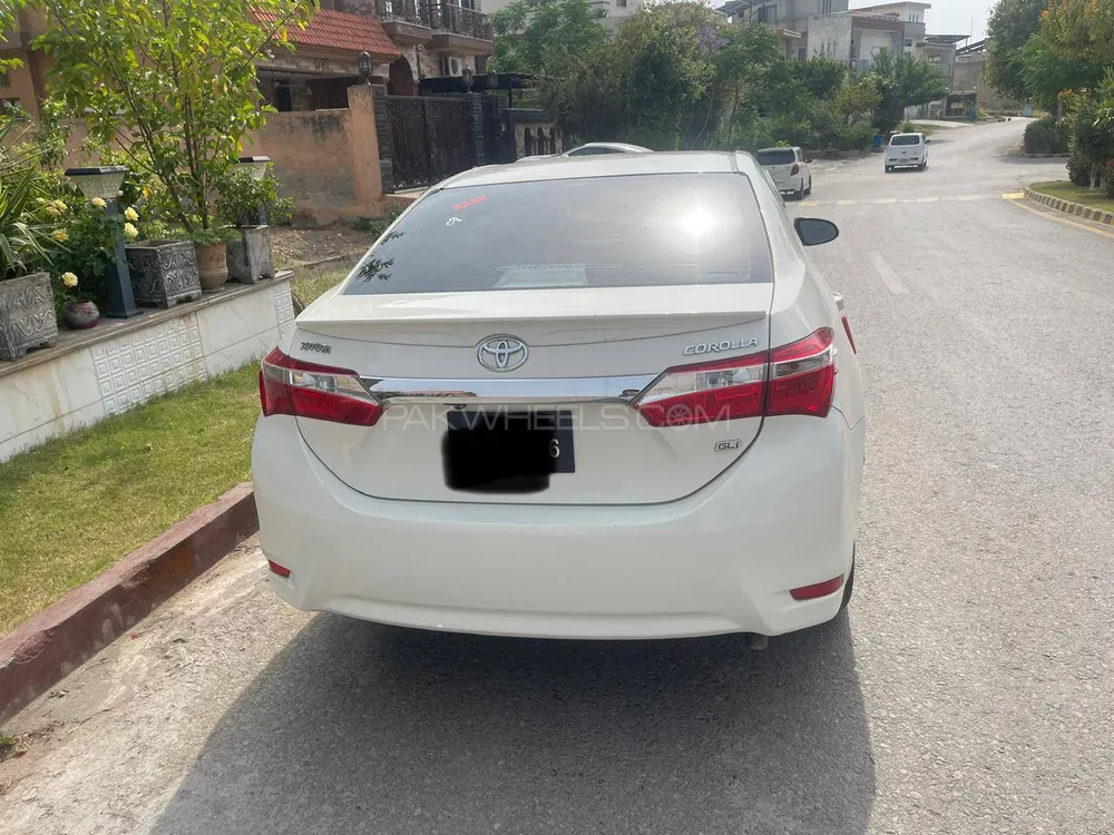 Toyota Corolla 2017 for Sale in Islamabad Image-1