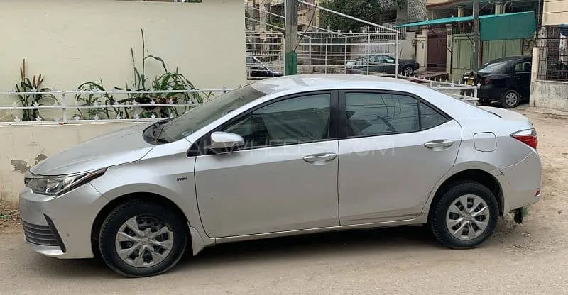 Toyota Corolla 2017 for Sale in Karachi Image-1