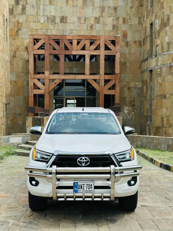 Toyota Hilux 2021 for Sale in Islamabad Image-1