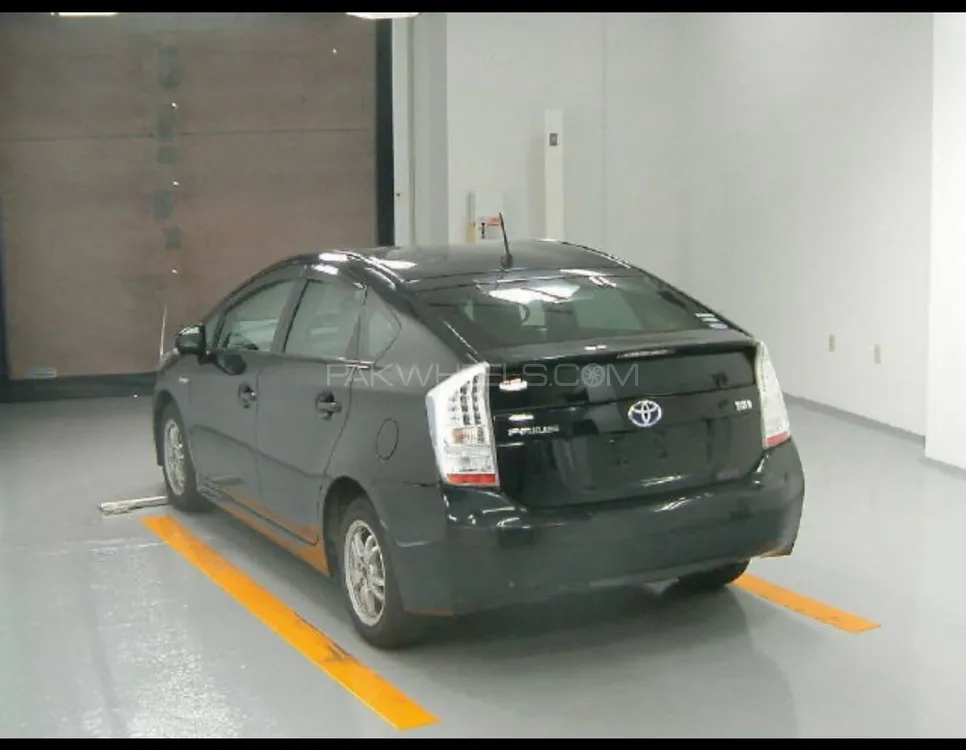 Toyota Prius 2011 for Sale in Multan Image-1
