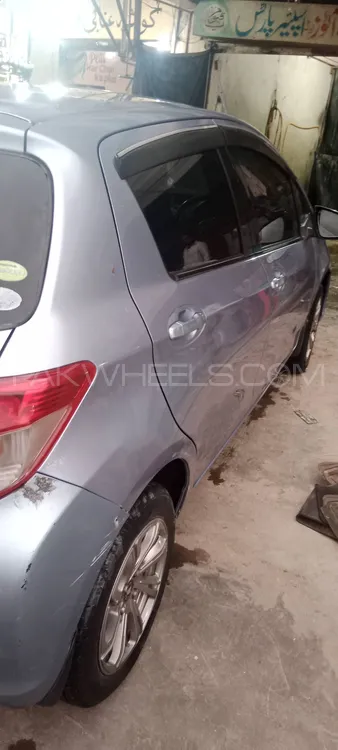 Toyota Vitz 2012 for Sale in Karachi Image-1