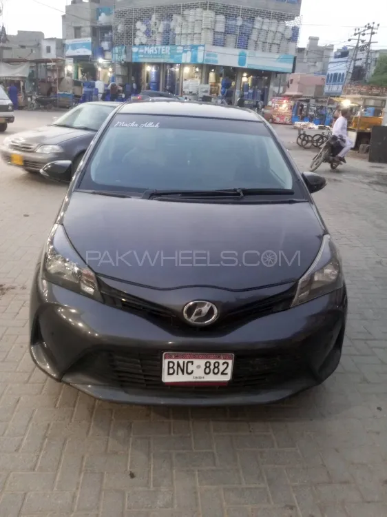 Toyota Vitz 2015 for Sale in Karachi Image-1