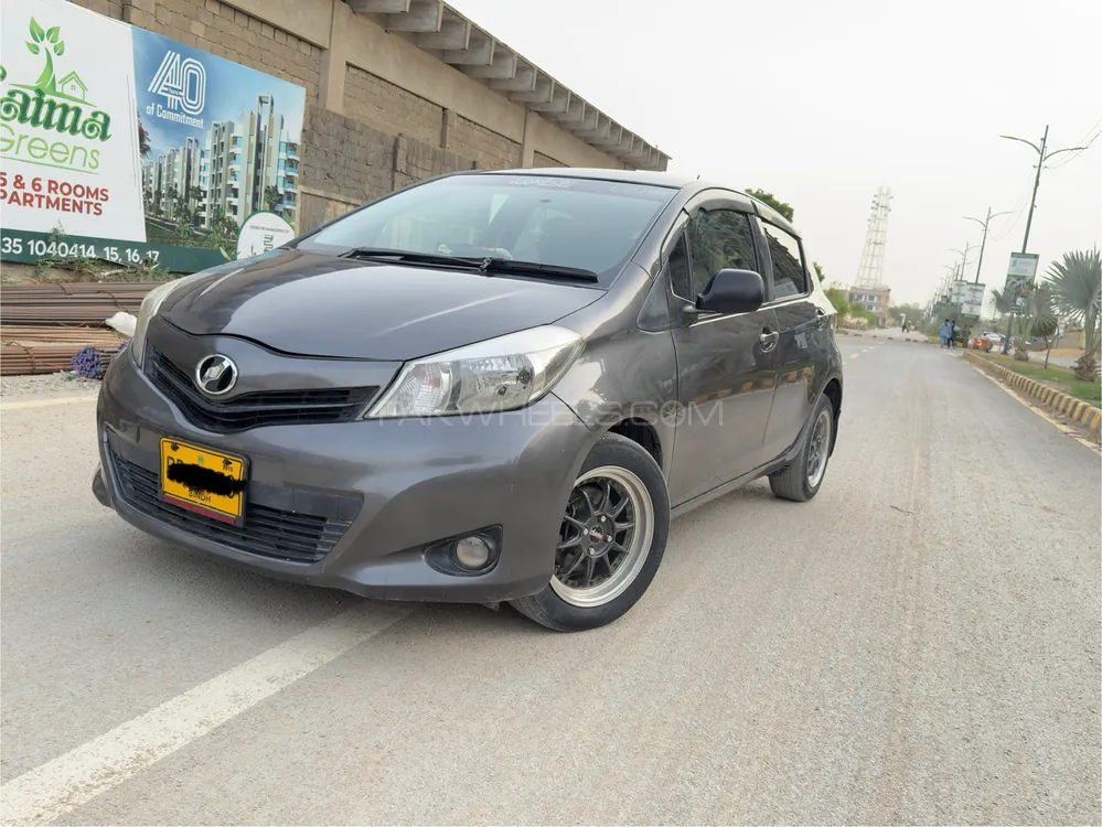 Toyota Vitz 2012 for Sale in Karachi Image-1