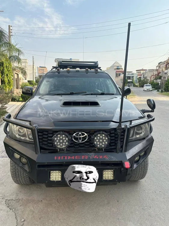 Toyota Hilux 2010 for Sale in Sialkot Image-1
