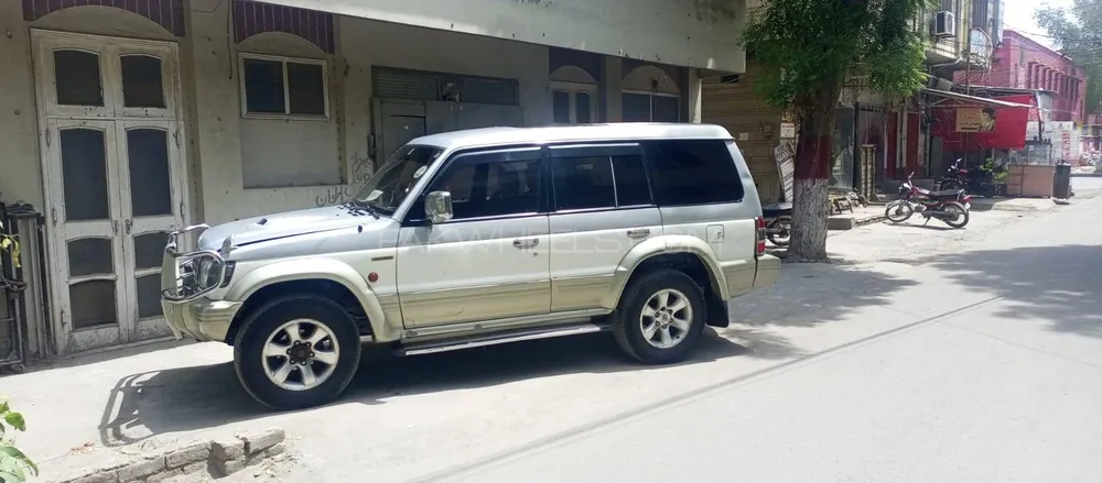 مٹسوبیشی پجیرو 1992 for Sale in فیصل آباد Image-1