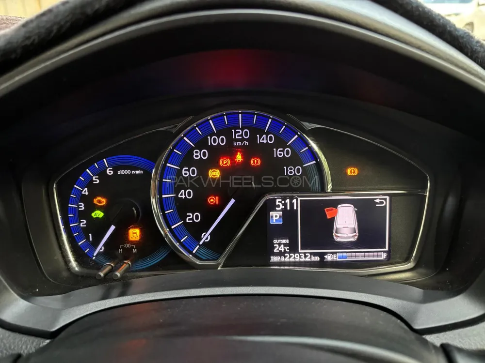 Toyota Corolla Fielder 2018 for Sale in Karachi Image-1