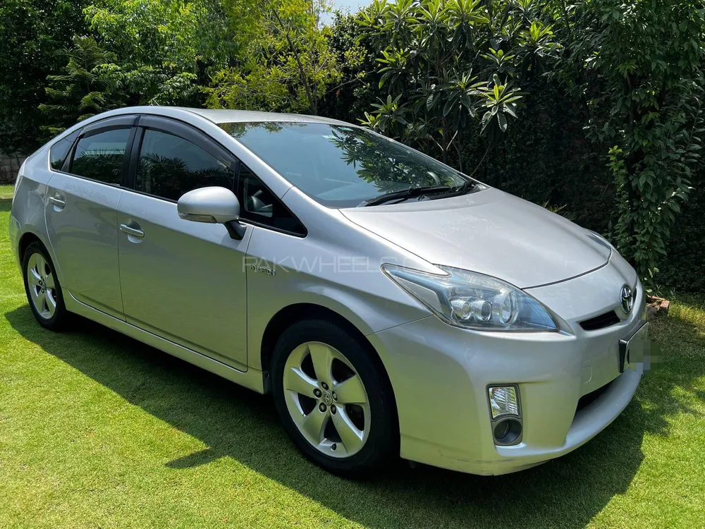 Toyota Prius 2010 for Sale in Mardan Image-1