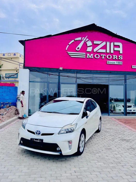 Toyota Prius 2014 for Sale in Islamabad Image-1