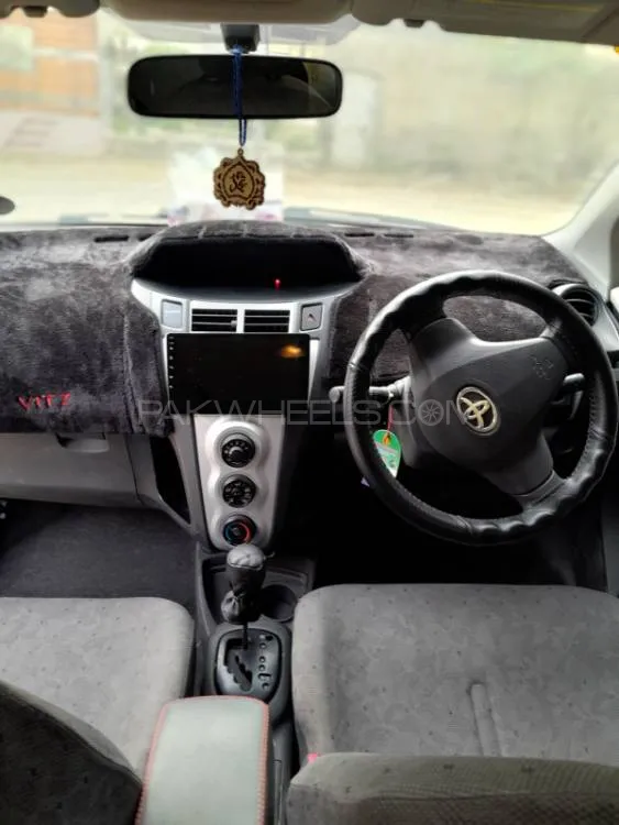 Toyota Vitz 2010 for Sale in Karachi Image-1