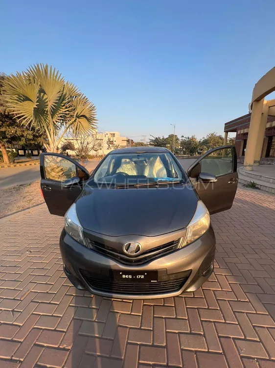 Toyota Vitz 2012 for Sale in Multan Image-1