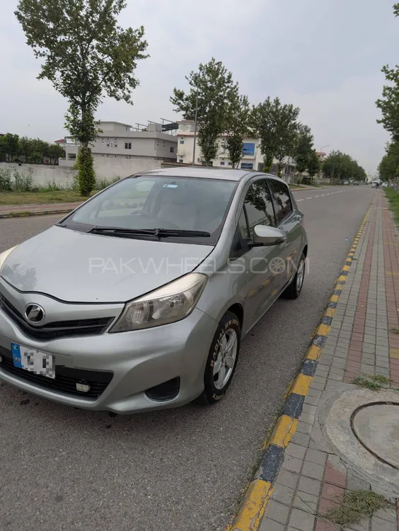 Toyota Vitz 2012 for Sale in Islamabad Image-1