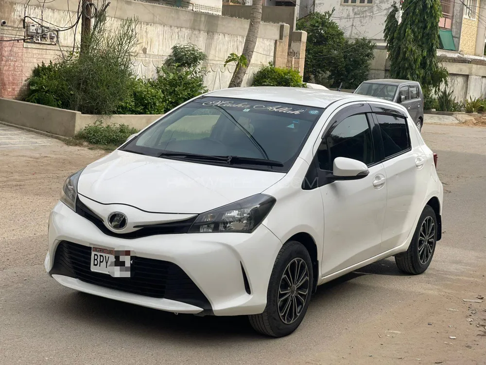 Toyota Vitz 2015 for Sale in Karachi Image-1
