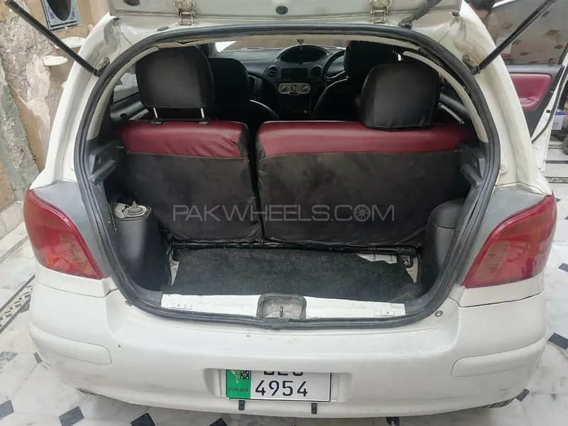 Toyota Vitz 2004 for Sale in Peshawar Image-1