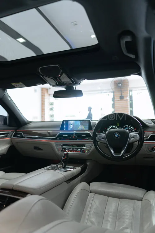 BMW 7 Series 2017 for Sale in Islamabad BMW 7 Series 2017 for Sale in Islamabad Image-10