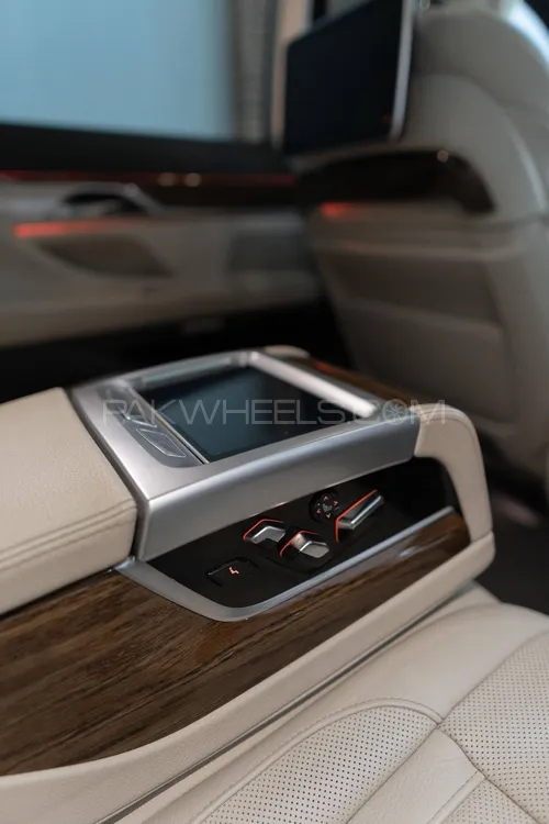 BMW 7 Series 2017 for Sale in Islamabad BMW 7 Series 2017 for Sale in Islamabad Image-12