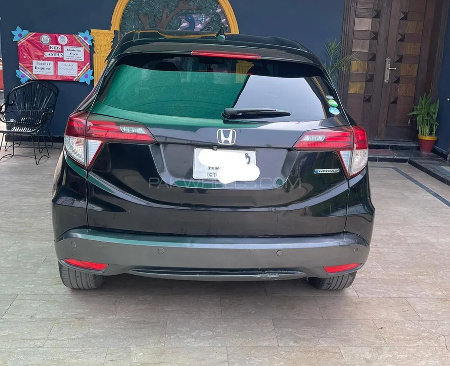 Honda Vezel 2017 for Sale in Lahore Image-1