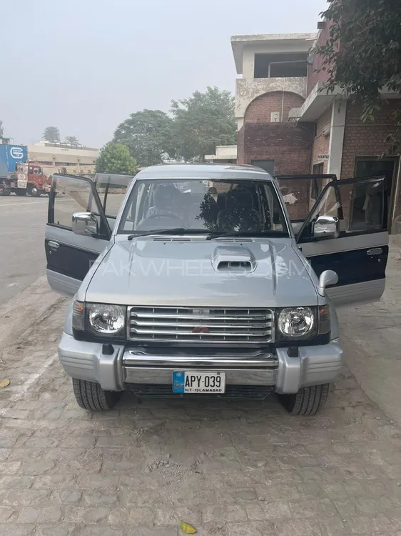 Mitsubishi Pajero 1995 for Sale in Peshawar Image-1