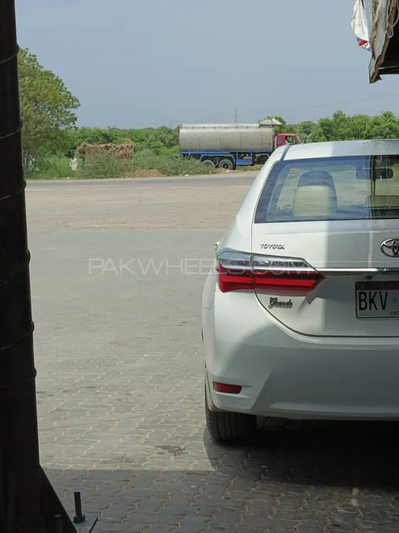 Toyota Corolla 2017 for Sale in Karachi Image-1