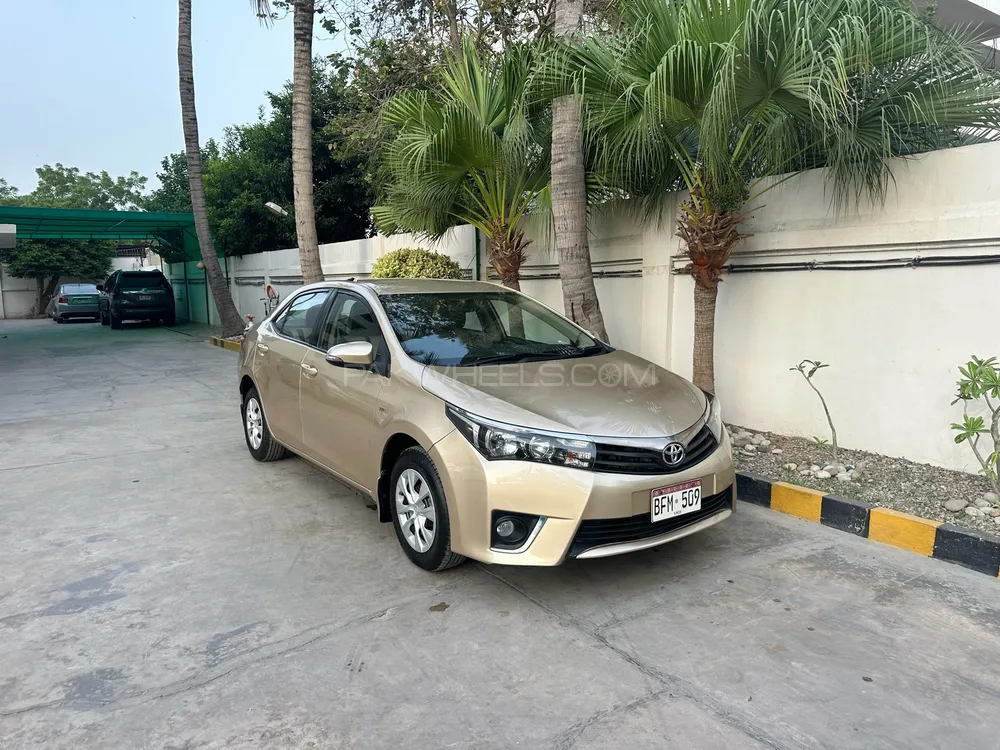 Toyota Corolla 2015 for Sale in Karachi Image-1