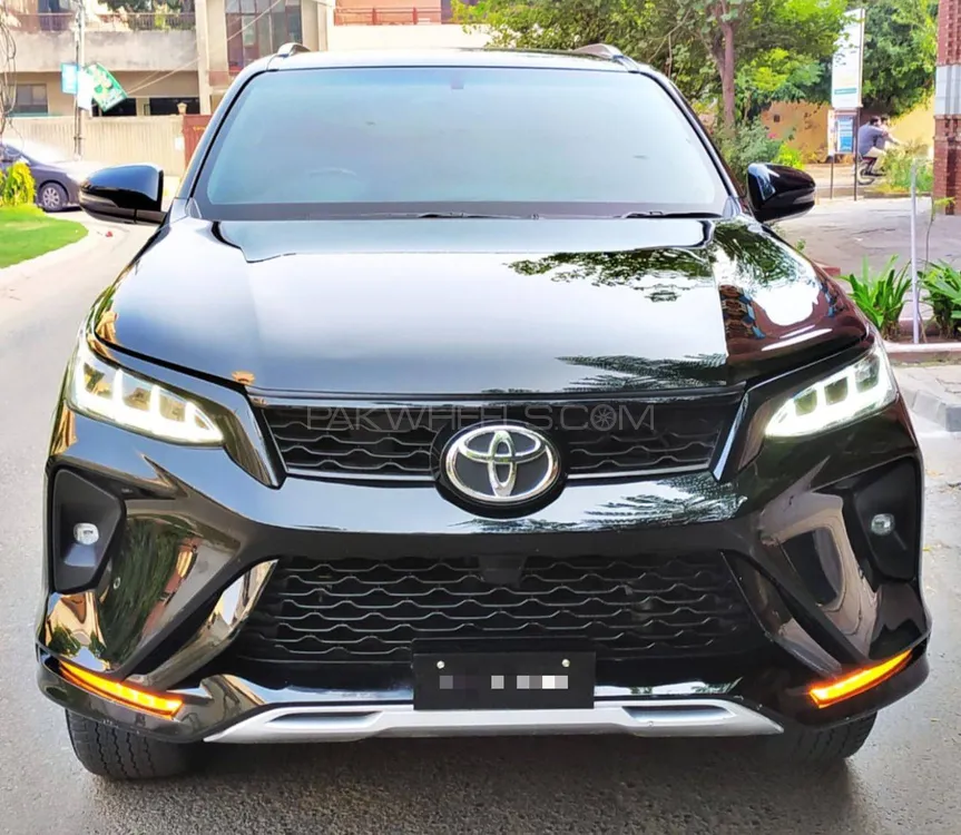 Toyota Fortuner 2017 for Sale in Lahore Image-1
