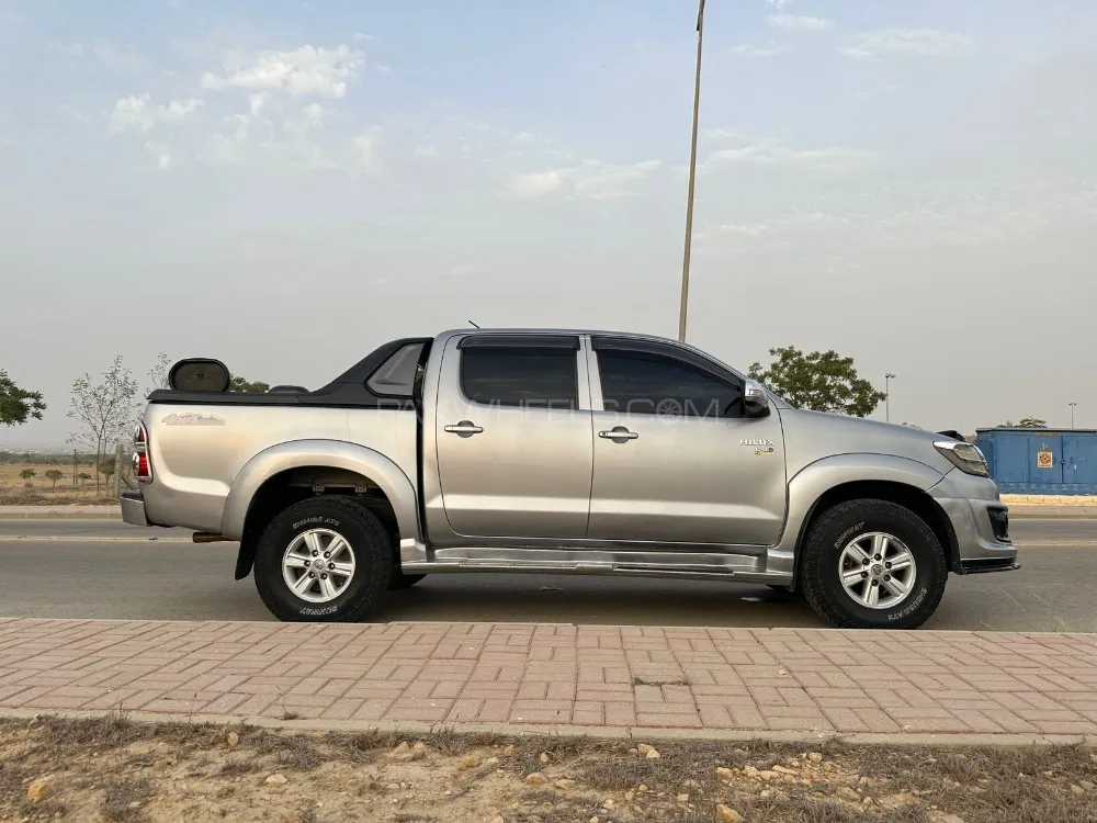 Toyota Hilux 2012 for Sale in Karachi Image-1