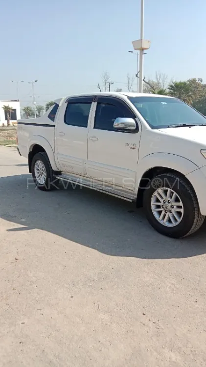 Toyota Hilux 2015 for Sale in Multan Image-1