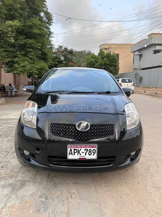 Toyota Vitz 2005 for Sale in Karachi Image-1