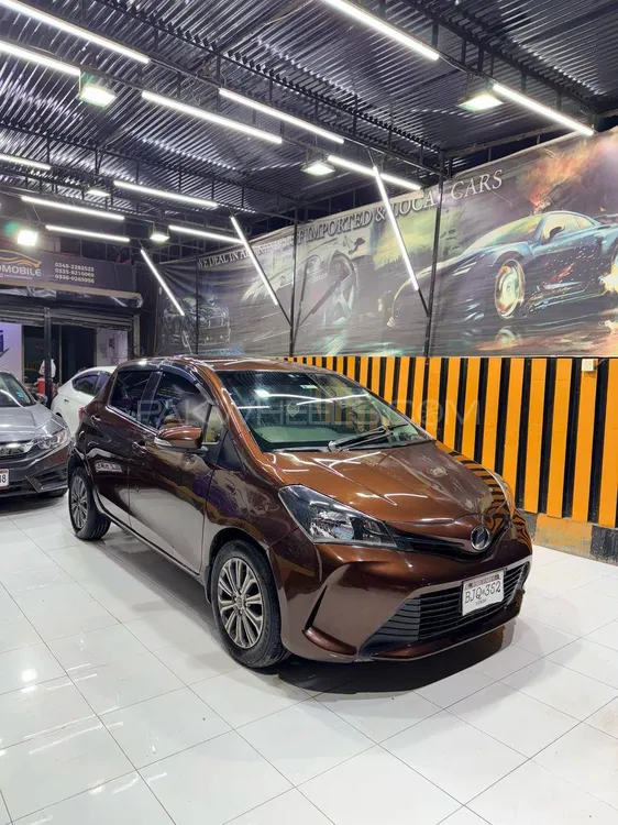 Toyota Vitz 2015 for Sale in Karachi Image-1