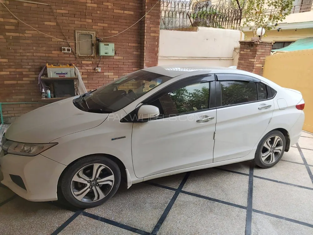 Honda Grace Hybrid 2015 for Sale in Lahore Image-1
